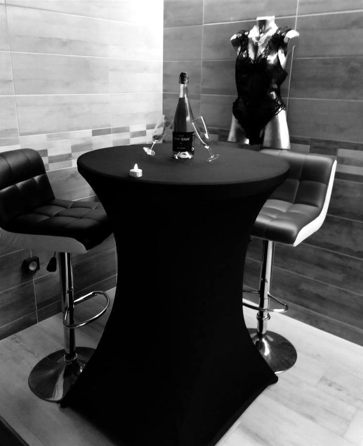 Why Not Hotel Ledignan Bagian luar foto